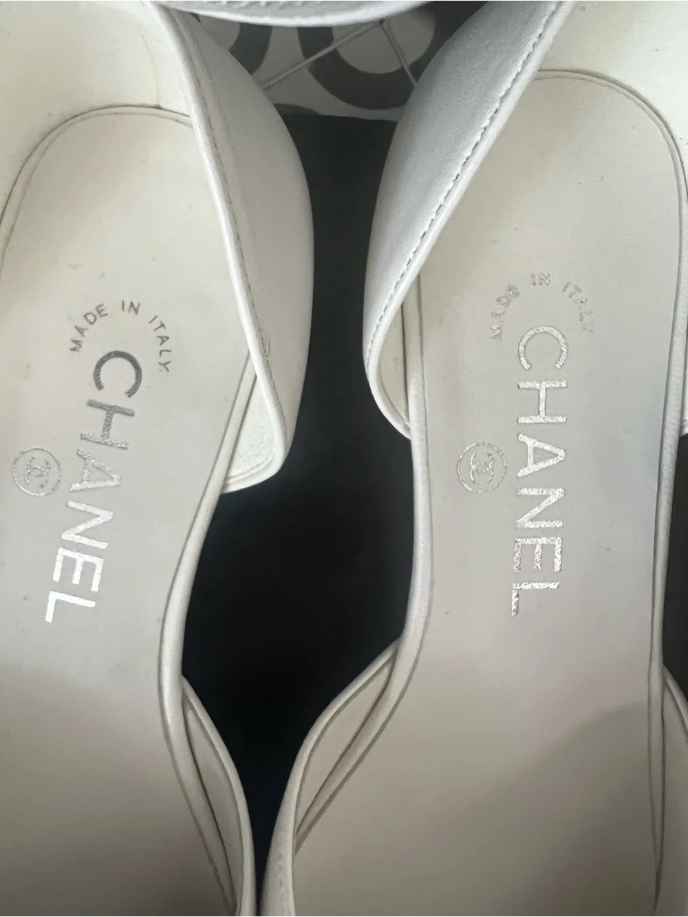 NEW CHANEL White Leather Camellia Mary Jane Mules with Black Cap Toe